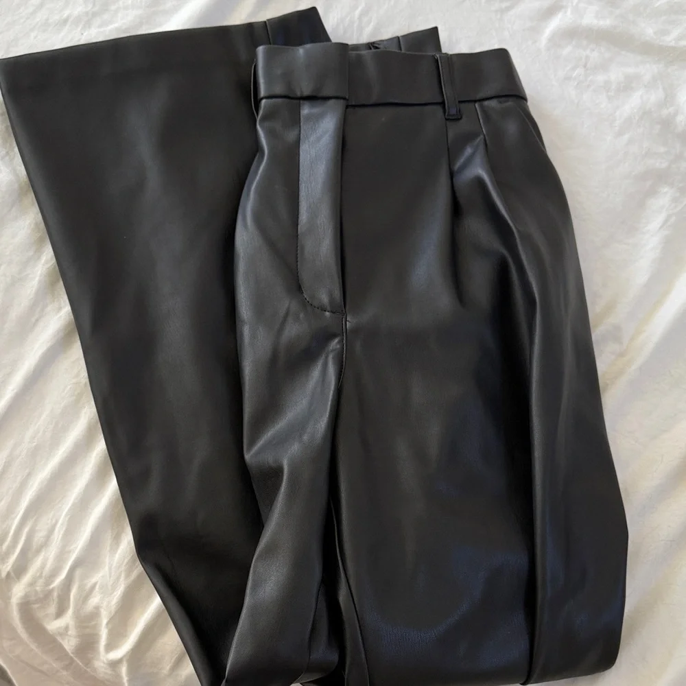 Abercrombie | Black Leather Women’s Wide Leg Pants - Picture 5 of 6